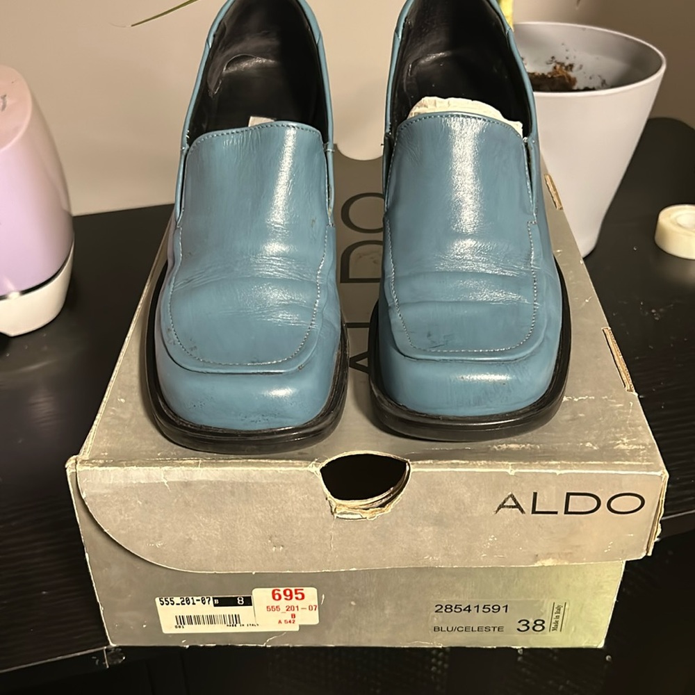 Aldo women’s loafer size 38 made in Italy blue color